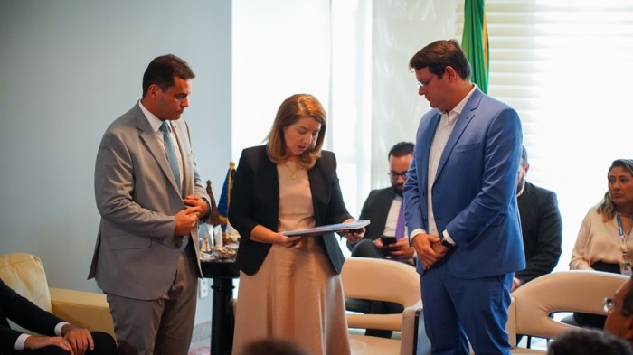 Governo entrega LDO 2025 à Alema com ênfase na participação popular para priorizar saúde, educação e assistência social