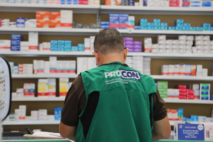 Procon fiscaliza farmácias na capital e no interior do estado