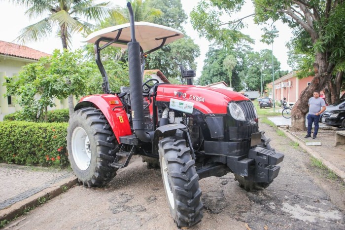 Governo do Estado entrega kits de irrigação e equipamentos a agricultores de 27 municípios