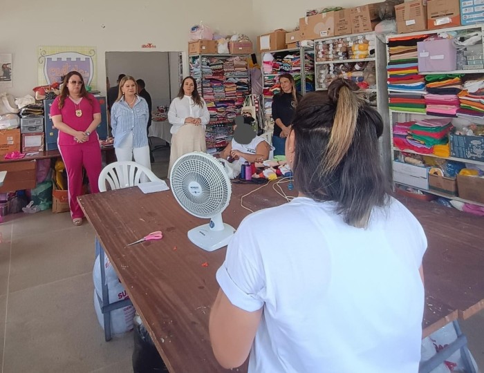 Primeira-dama do Estado visita Penitenciária Júlia Maranhão e discute fortalecimento dos projetos de ressocialização na Paraíba