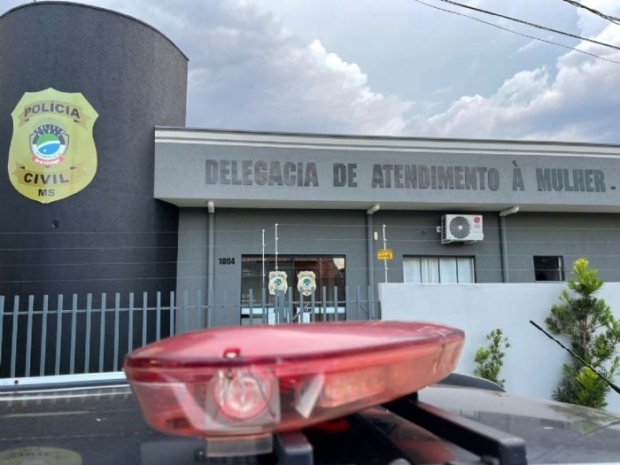 Polícia Civil prende homem em flagrante pelos delitos de perseguição, ameaça e dano em Nova Andradina