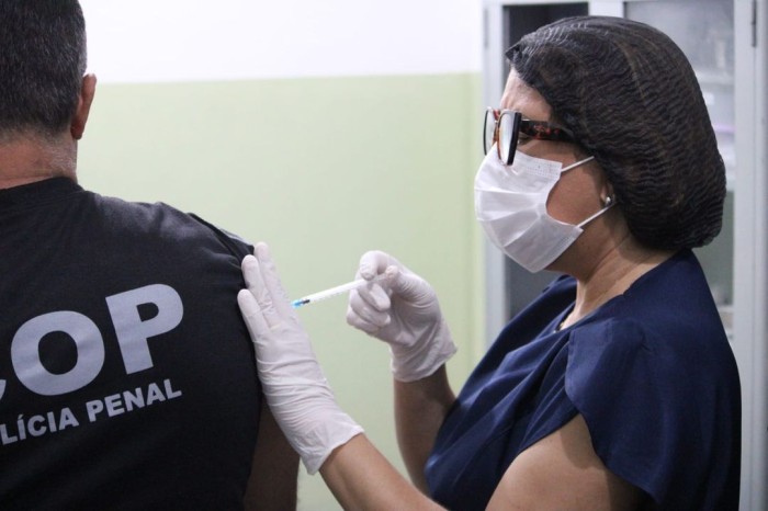 Sejus inicia vacinação contra a Covid-19 e a influenza nas penitenciárias de Teresina