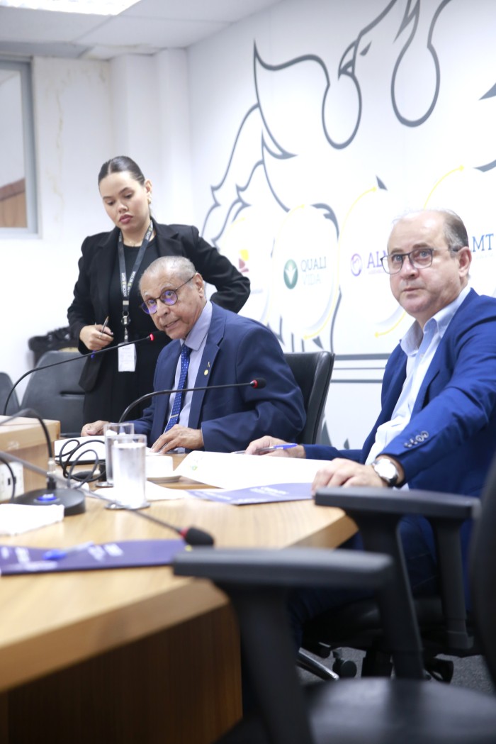 CCJR analisa mais de 30 projetos em reunião ordinária