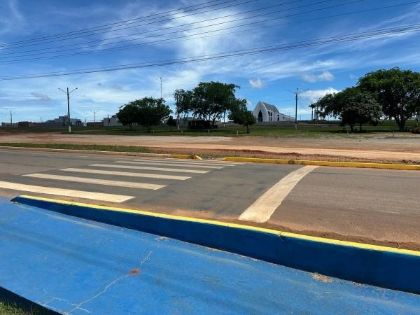 Presidente da Câmara cobra manutenção do sinalizador de veículos e colocação de faixa elevada em frente ao Santuário