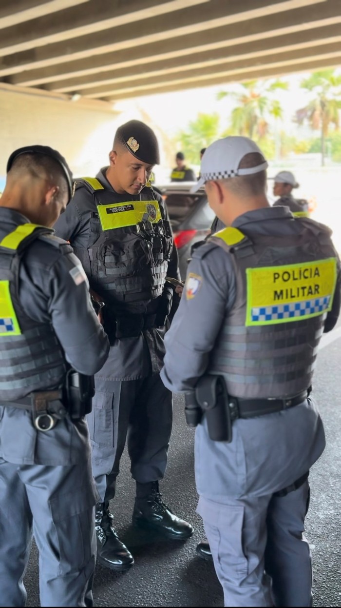Alunos Oficiais participam de fiscalização do BPTran durante instrução de Prática Operacional