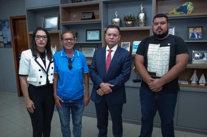 Presidente Botelho participa de reunião que busca ações de segurança para os motoristas por aplicativo