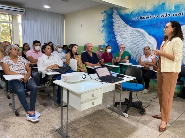 Saúde: Servidores do HMI são contemplados com palestra sobre violência obstetrícia