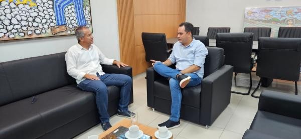 Vereador pede apoio de deputado para resolver problemas de falta de vagas para estudantes do ensino médio e ampliação de leitos no HRS