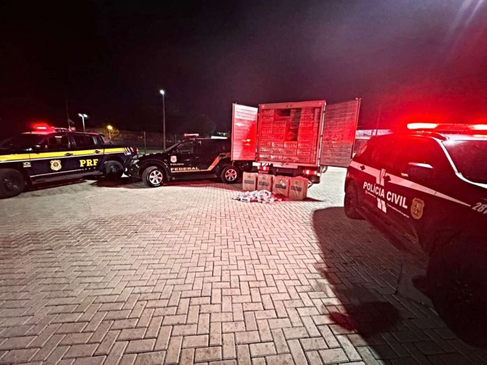 Ação da PCCE, PRF e PF resulta na apreensão de cerca de 20 mil maços de cigarros contrabandeados em Juazeiro do Norte