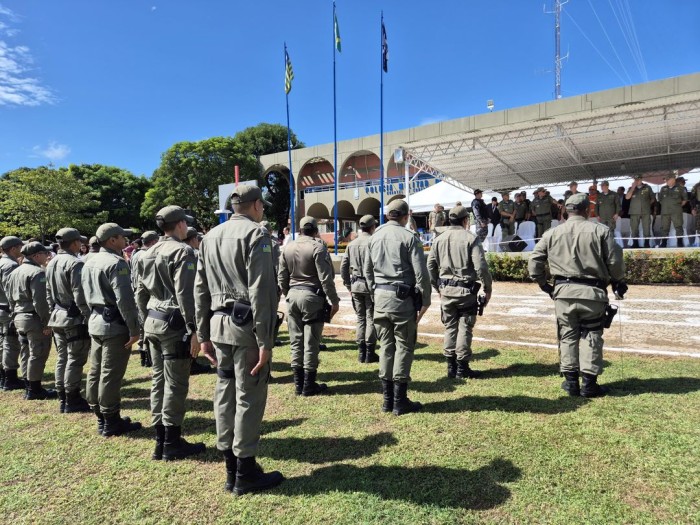PMPI homenageia policiais e forma turma de oficiais durante solenidade do Dia de Tiradentes