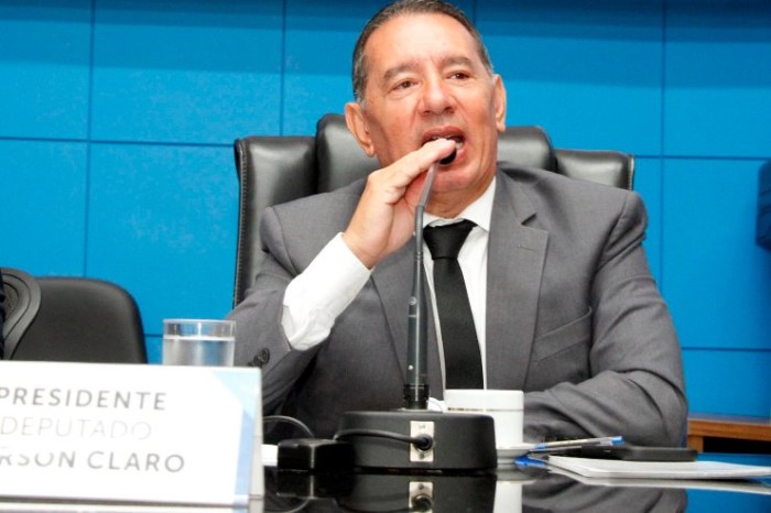 Começa a tramitar projeto que reajusta salário e benefícios a servidores