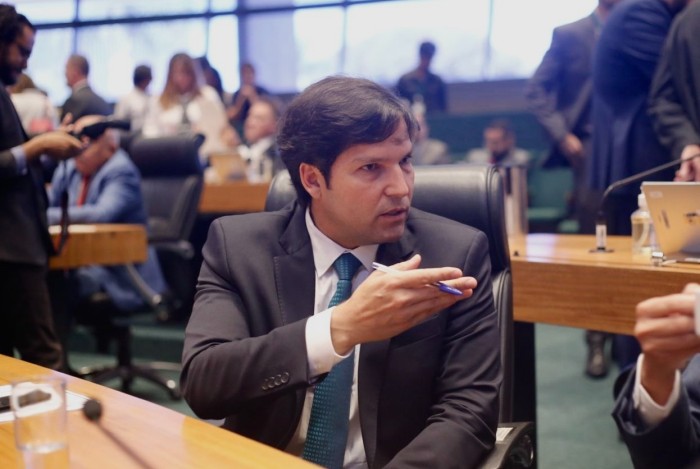 Robério Negreiros propõe criação de banco gratuito de medicamentos para famílias carentes do DF
