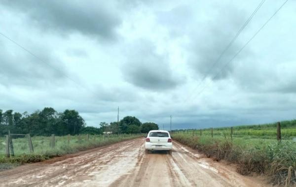 Vereadora pede cascalhamento em pontos críticos das estradas do Assentamento Jonas Pinheiro