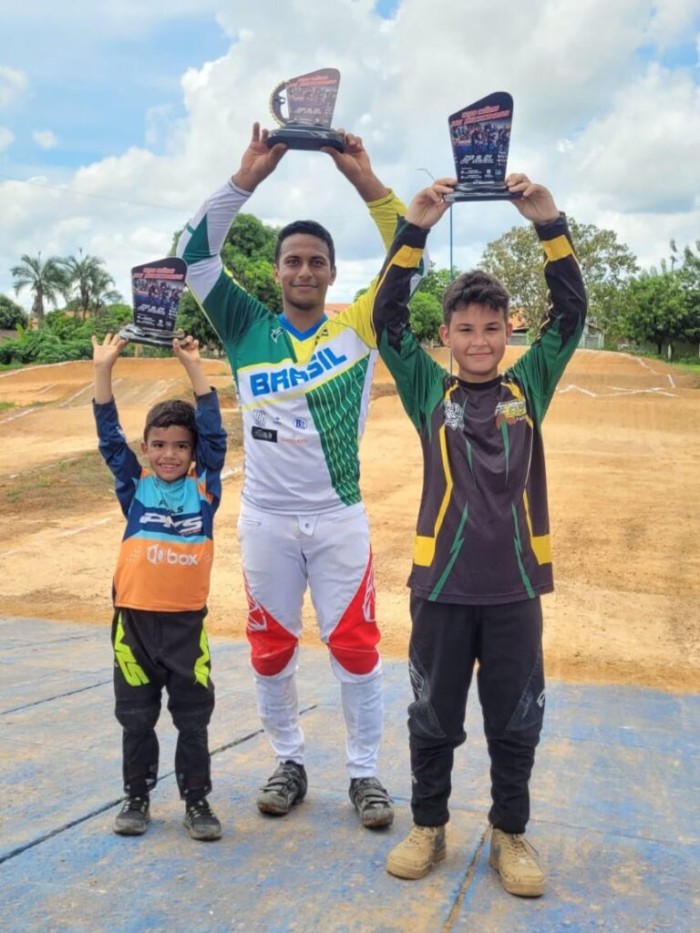 Atletas de Parauapebas brilham na Copa Colinas de Bicicross