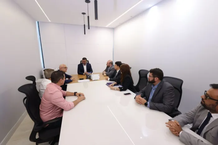 Wilson Lima assina termos de Concessão de Direito Real de Uso de quatro áreas de exploração de gás e petróleo pela Petrobras