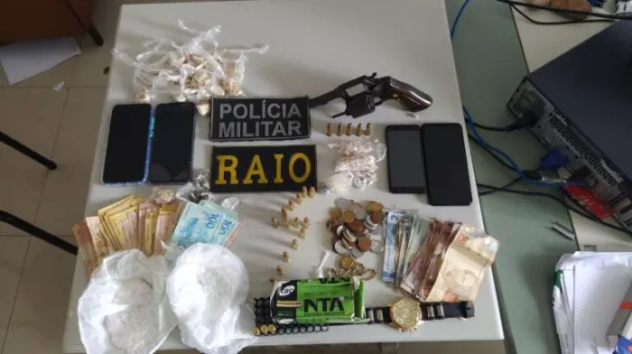 Suspeitos são detidos com arma de fogo de uso restrito, drogas e mais de R$ 2mil em espécie em Ubajara
