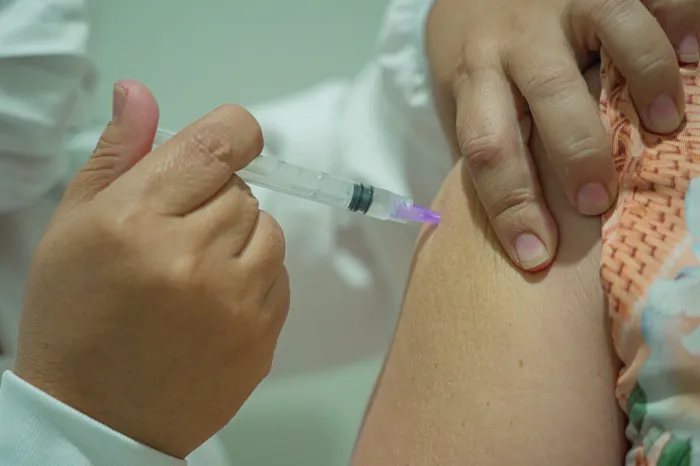 Mais de 250 doses são aplicadas em horário estendido