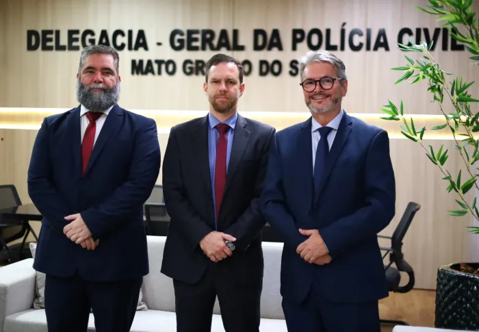 Delegado-Geral da Polícia Civil recebe visita do Superintendente e do Delegado Regional da Polícia Federal no Mato Grosso do Sul para alinhamento da parceria no combate ao crime organizado