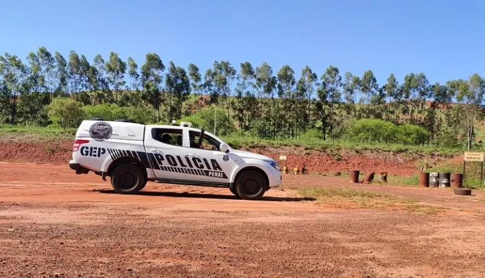 Policiais penais recebem treinamento avançado em serviços de escolta