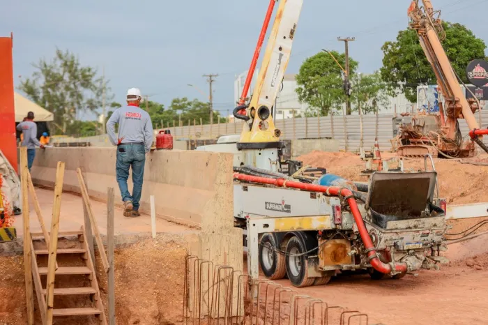 Ministro Renan Filho vistoria obras de rebaixamento da João XXIII nesta sexta-feira (26)
