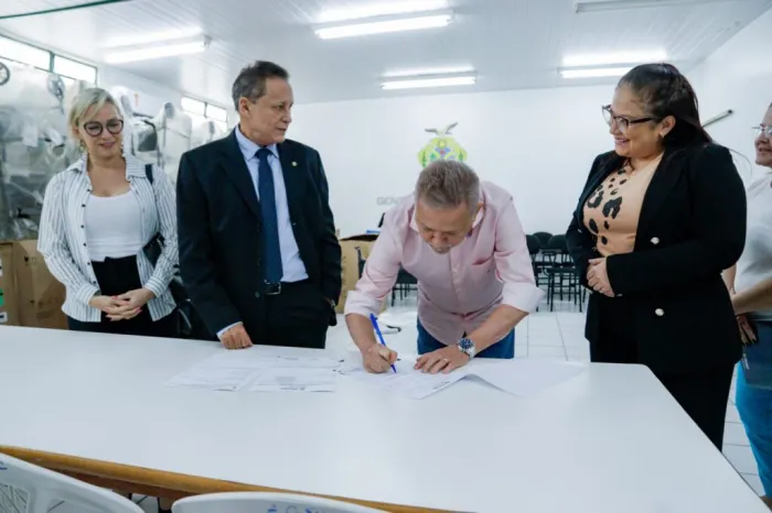 Governo do Amazonas entrega 59 cadeiras de rodas e de banho para Prefeitura de Pauini