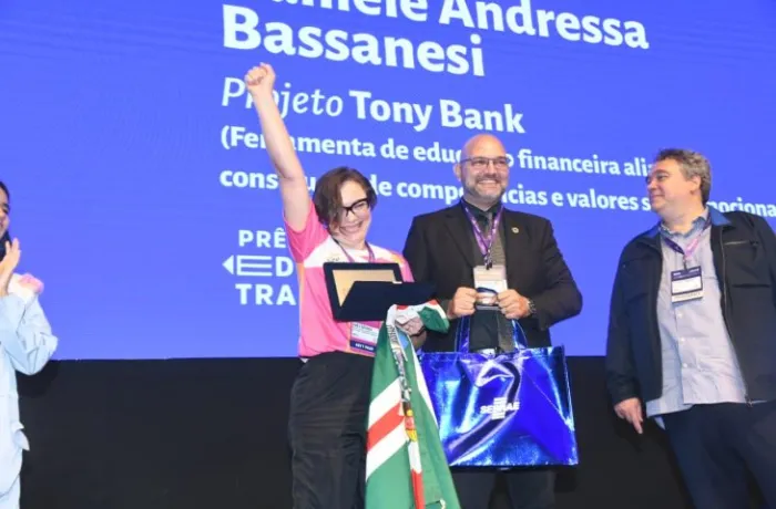 Professora da Rede Estadual de Ensino vence prêmio nacional de educação