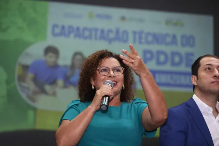Diretores escolares participam de formação sobre gestão de recursos do Programa Dinheiro Direto na Escola