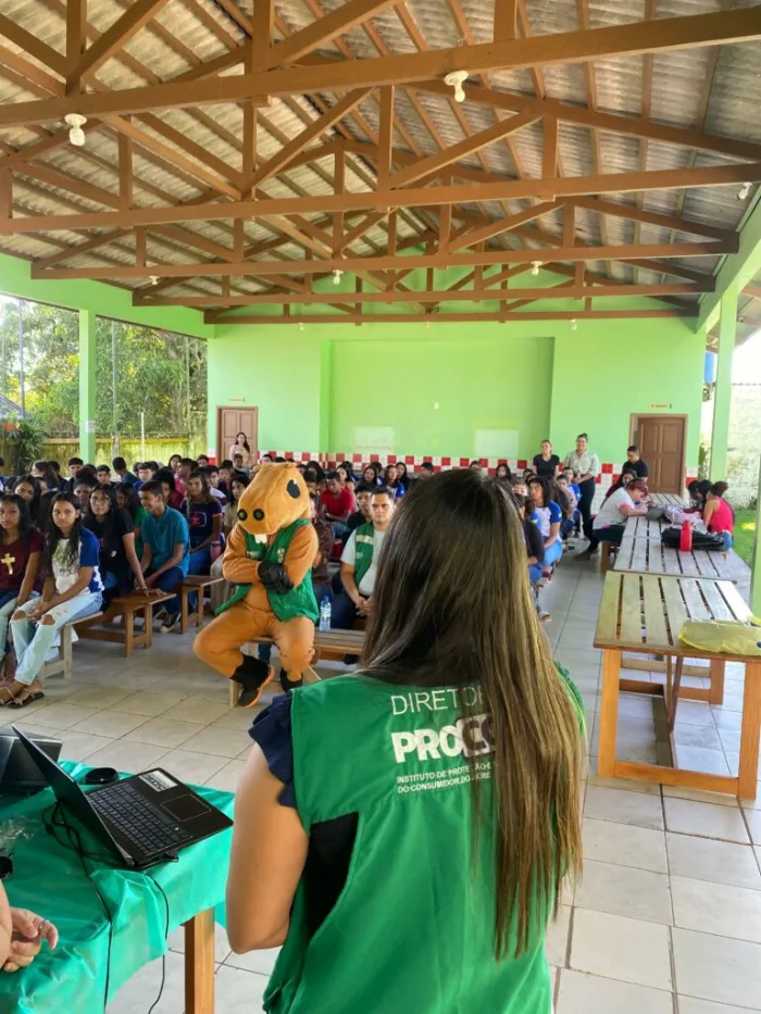 Procon realiza palestras sobre educação para o consumo em escolas de Tarauacá