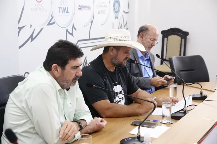 Deputados da CPI aprovaram duas oitivas e reuniões no interior