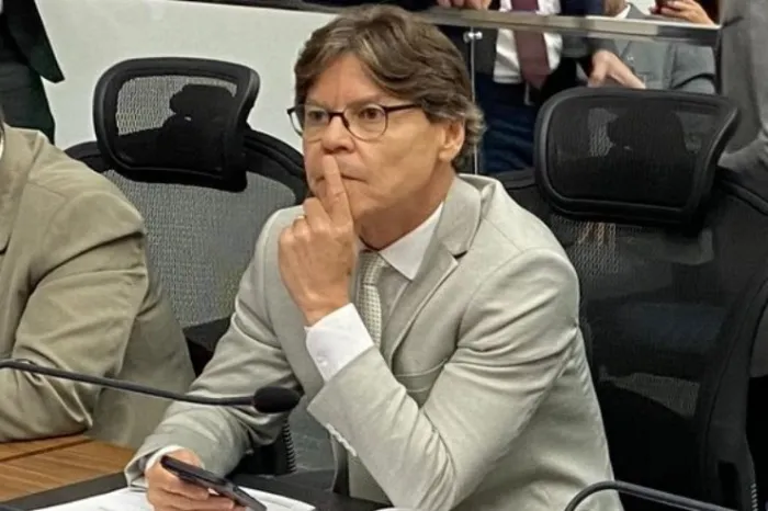 Discrepância em valor de passagens resulta em pedido de explicações para Andorinha