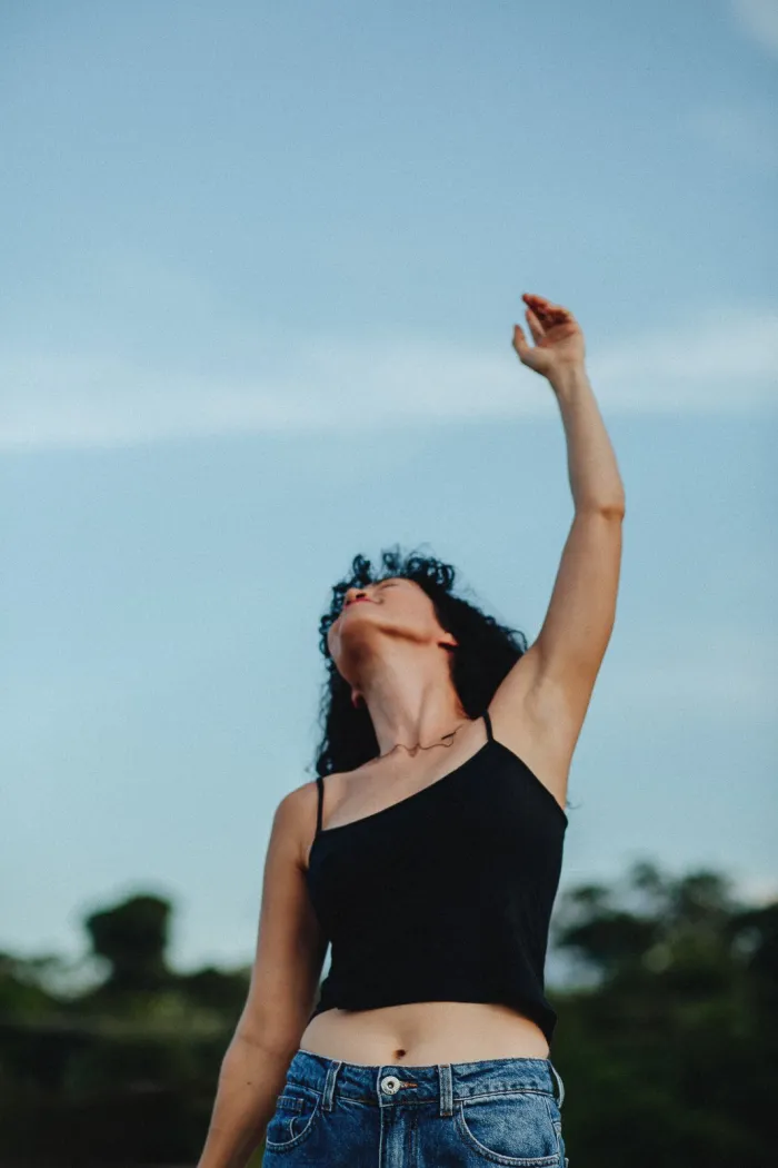 Cantora Renata Crizanto apresenta show autoral no Teatro Zulmira nesta sexta