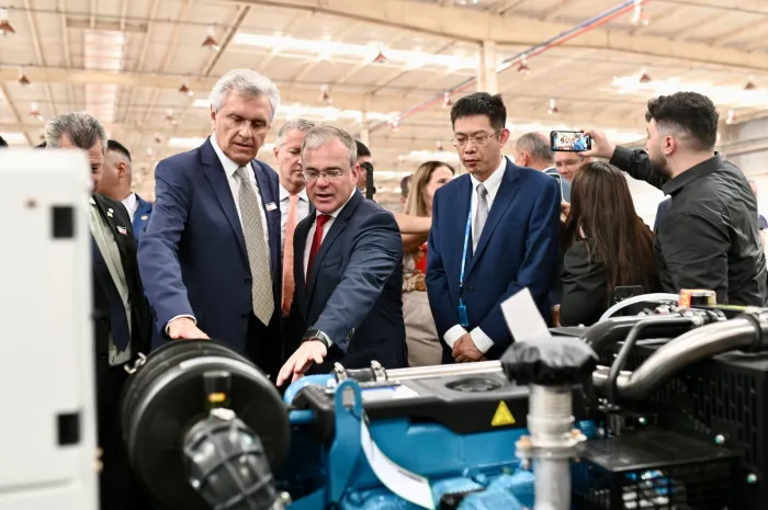 Governador Ronaldo Caiado visita multinacionais Ambev em Anápolis; Mitsubishi e John Deere em Catalão; e WeiChai/Stemac em Itumbiara: investimentos recorde em Goiás (Fotos: Cristiano Borges, Hegon Corrêa e Junior Guimarães)