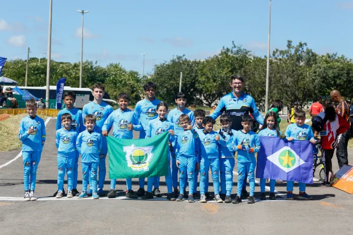 Pilotos luverdenses conquistam nove medalhas de campeões na Copa Brasil de BMX