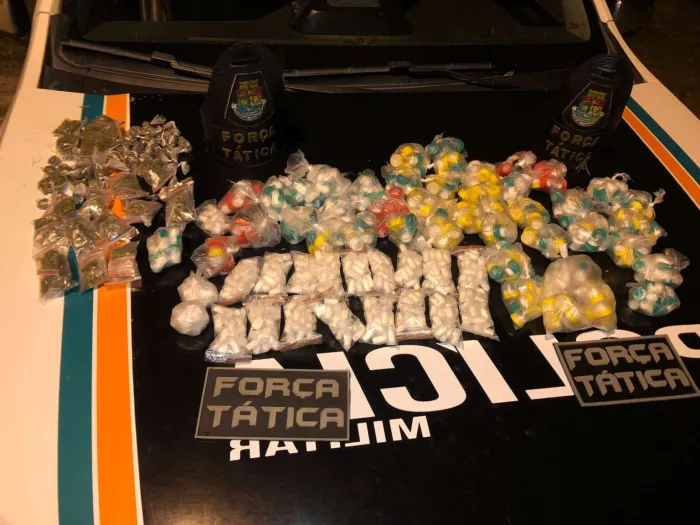 Dupla é presa pela PMCE por tráfico de drogas, em Iguatu