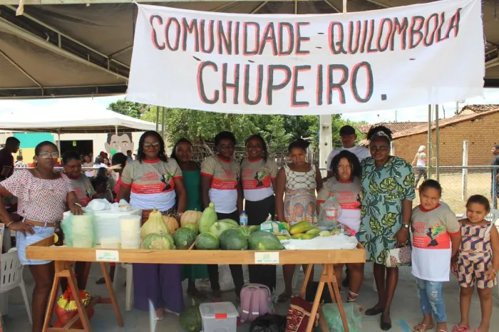 Quilombolas do Vale do Itaim realizam feira para comercializar produtos da agricultura familiar