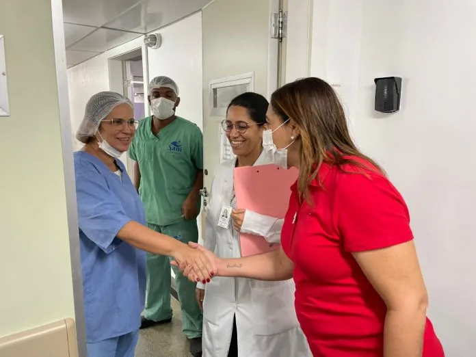 Secretária inspeciona unidades de saúde em Salvador e Lauro de Freitas