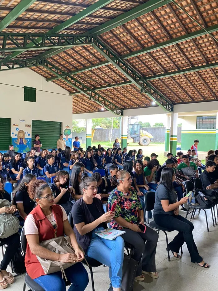 Educação: Escola Doralice Vieira promove lançamento de livro de ex-aluno, que é exemplo de superação