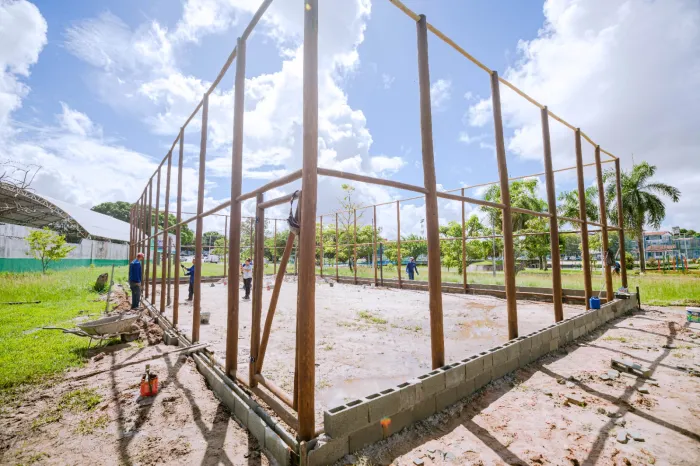Obras do novo campo de futevôlei do Inocoop estão com 50% de execução