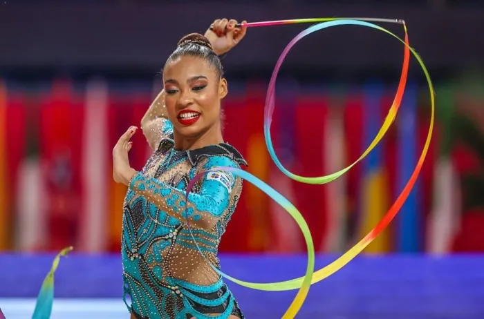 Geovanna Santos embarca para a Europa rumo à disputa da Copa do Mundo de Ginástica Rítmica