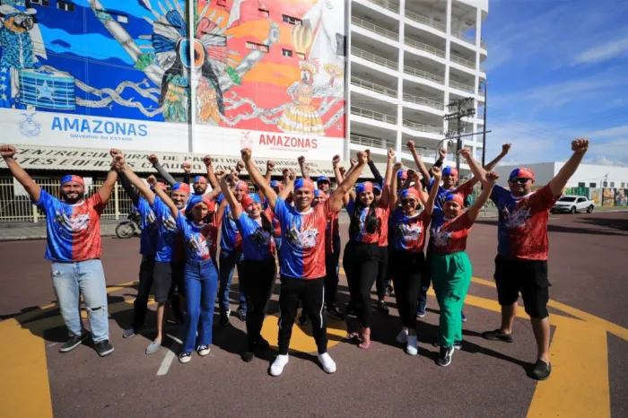 57º Festival de Parintins: Bumbódromo recebe time de artistas para pintura da marca oficial do evento