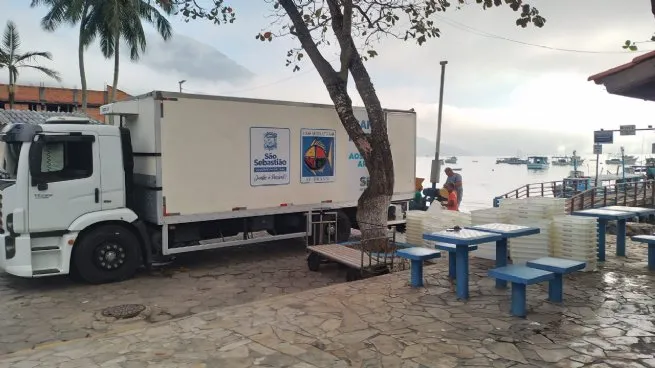 Pescadores de São Sebastião voltam a pescar camarão após período de defeso