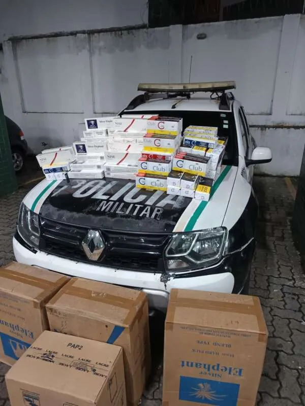 PMCE prende suspeito e apreende mais de dois mil cigarros na Praia do Futuro
