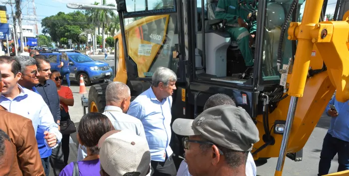 Município recebe motoniveladora resultado de emenda parlamentar