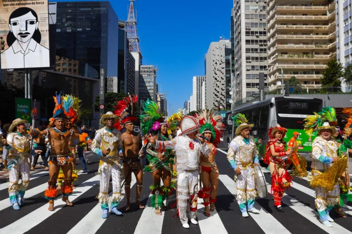 Avenida Paulista é surpreendida com as cores, as toadas e o brilho do São João do Maranhão