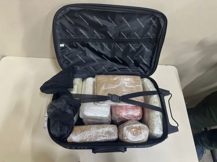 Em São Gabriel da Cachoeira, PC-AM apreende mala com drogas em aeroporto