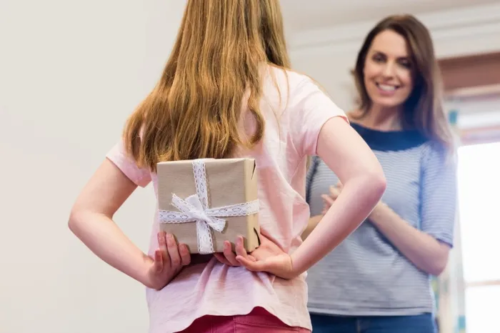 Procon-ES orienta sobre compras e trocas de presentes para Dia das Mães