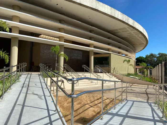 Obras: Construção do novo Cine Teatro ganha novas formas com revestimento termoacústico e demais acabamentos