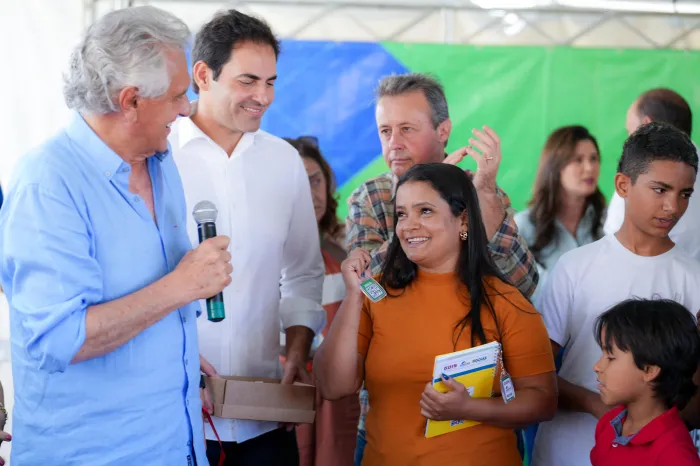 Ipameri recebe anel viário e casas a custo zero