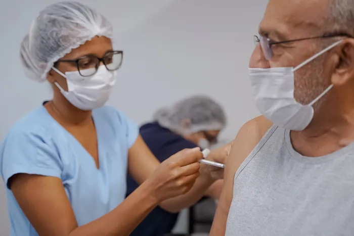 Saúde intensifica vacinação contra influenza e dengue