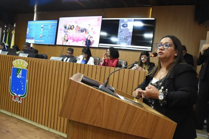 Em último discurso, Professora Eva leva lamento da comunidade à tribuna